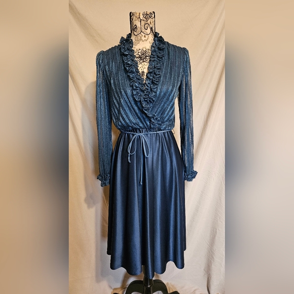 Dresses & Skirts - Long sleeve faux wrap dress